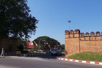 西门(松达门,suan dok gate)