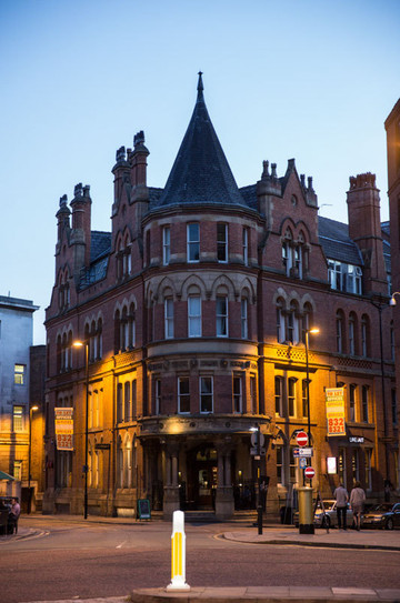 曼彻斯特 下午抵达曼切斯特,每个喜欢英国足球的人都熟悉的名字.